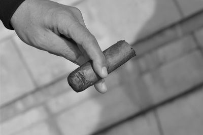 Close-up of hand holding cigarette