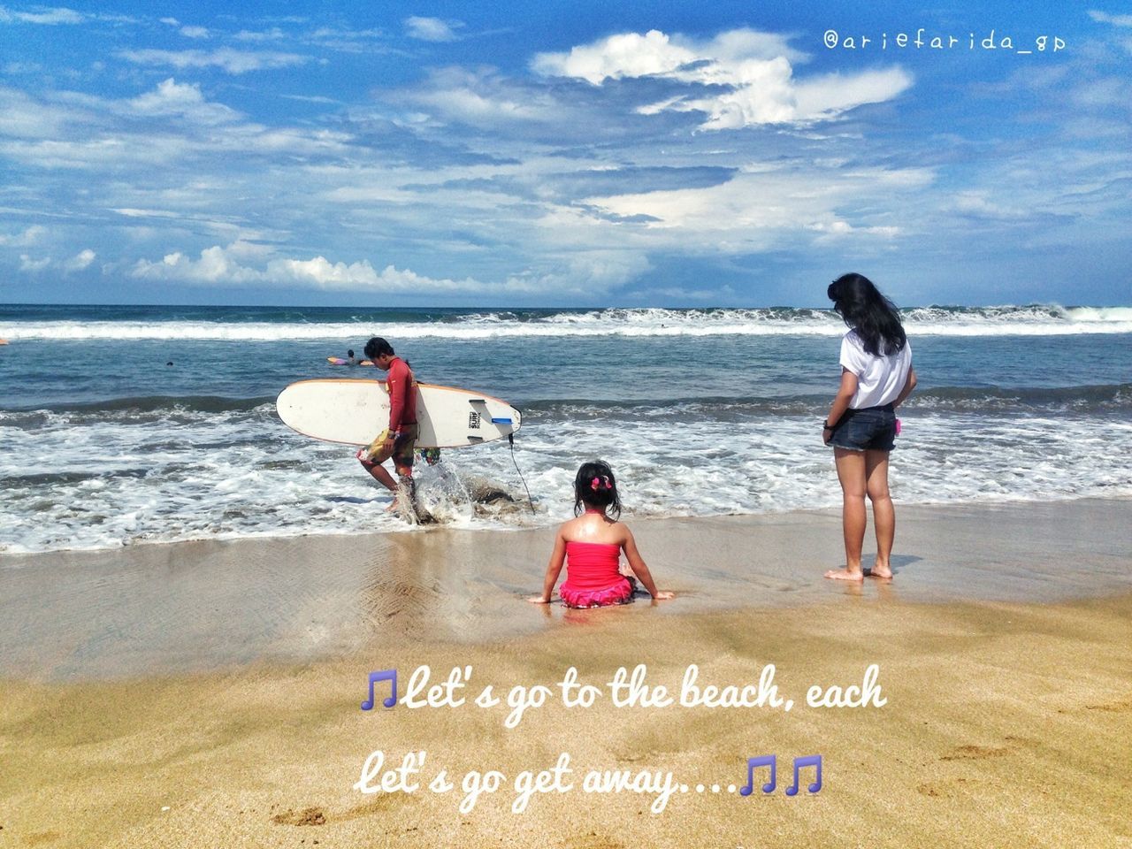 water, sea, beach, lifestyles, sky, leisure activity, full length, childhood, shore, horizon over water, boys, elementary age, casual clothing, cloud - sky, vacations, girls, standing, person