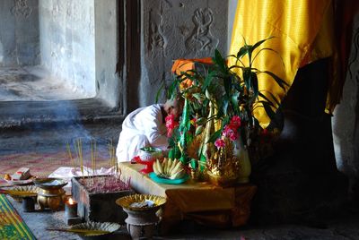 Man flowers in temple