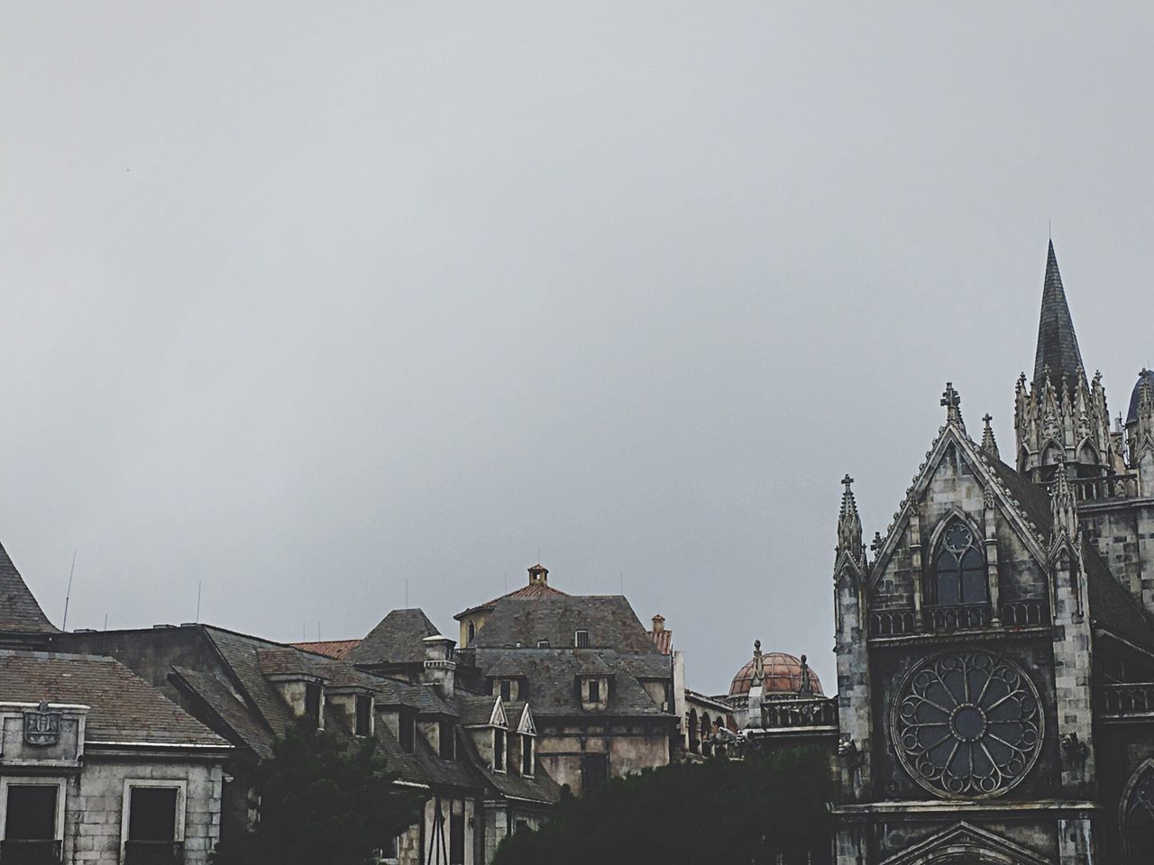 architecture, building exterior, built structure, religion, place of worship, spirituality, copy space, day, no people, history, clear sky, outdoors, travel destinations, sky, city