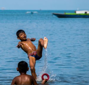 The happiness of childrens playing in the sea 