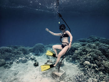 Girl freediver posing