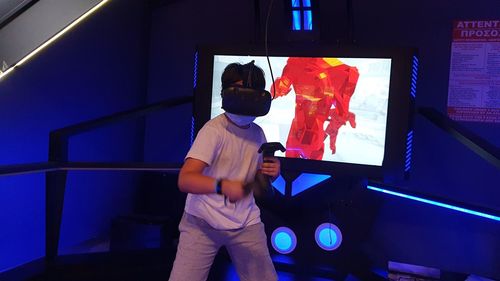 Playing with modern electronic games of virtual reality