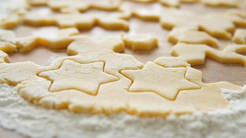 Make a star-shaped cake from flour and butter.