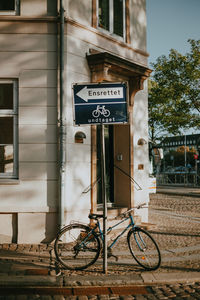 Bicycle sign on road