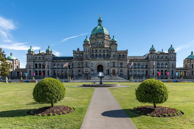 Garden with lawn in front of building