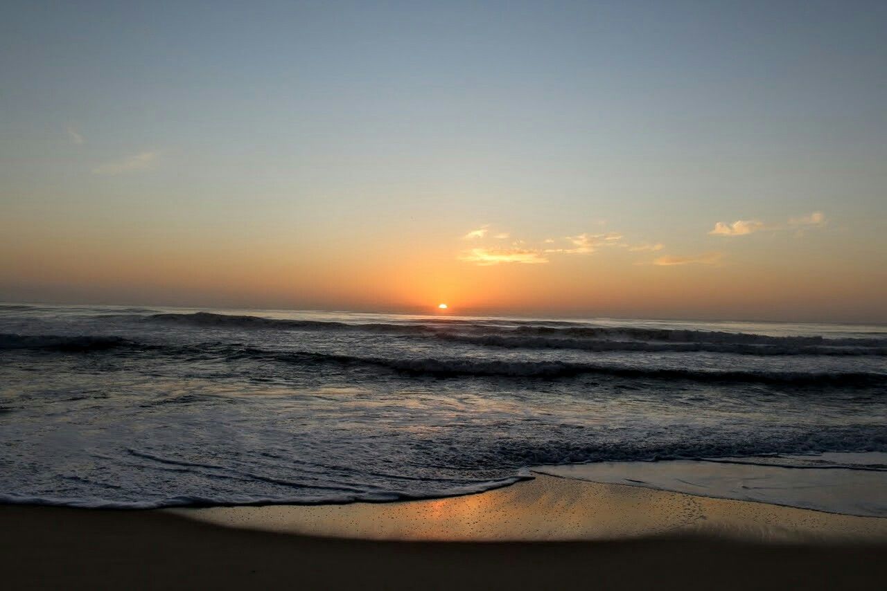 sea, sunset, horizon over water, water, beach, scenics, beauty in nature, tranquil scene, orange color, sun, shore, tranquility, wave, idyllic, nature, sky, sand, sunlight, seascape, remote