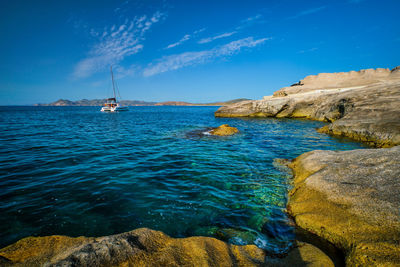 Yacht boat at sarakiniko beach in aegean sea, milos island , greece