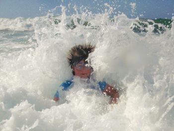 Waves splashing in sea