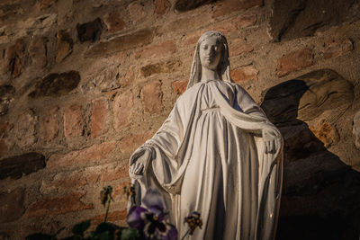 Low angle view of statue against temple wall