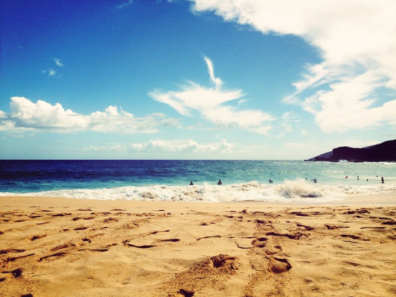 beach, sea, sand, shore, horizon over water, sky, water, tranquil scene, tranquility, scenics, beauty in nature, nature, coastline, cloud - sky, idyllic, cloud, wave, remote, vacations, day