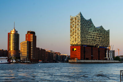 Hamburg elbphilharmonie am abend
