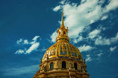 Golden dome of les invalides palace in a sunny day at paris. the famous capital of france.
