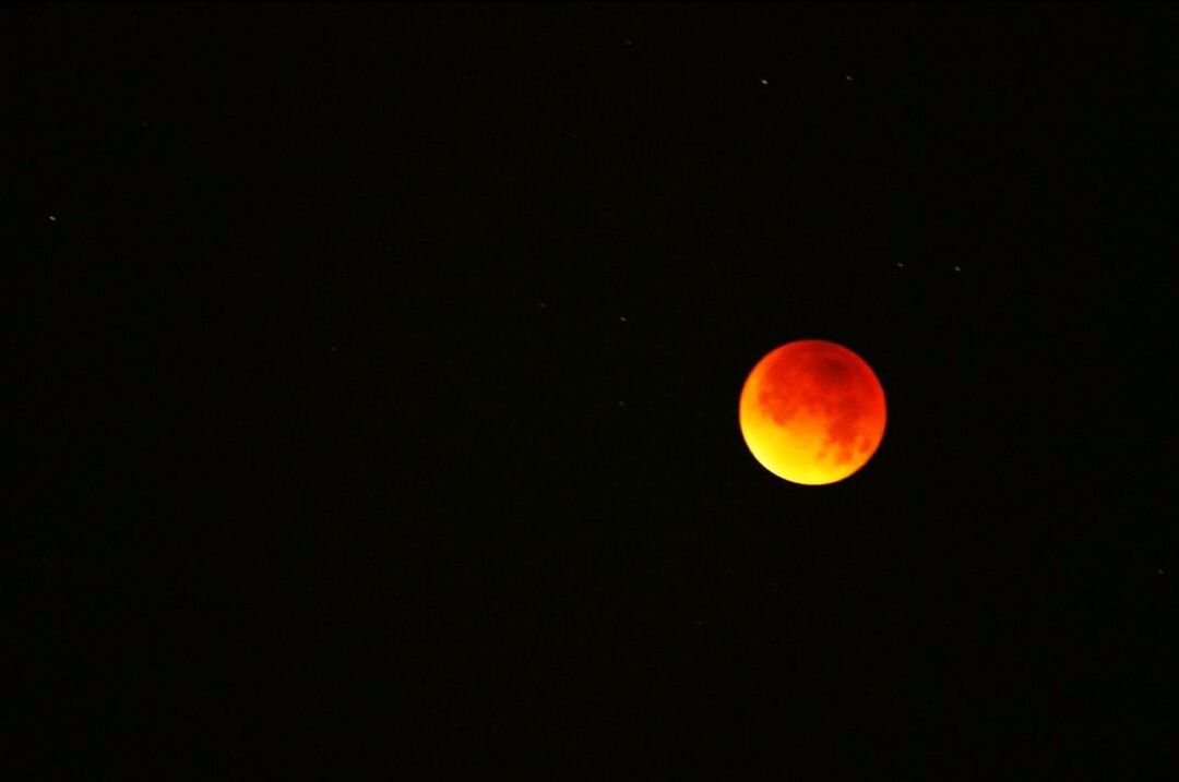 moon, copy space, circle, night, astronomy, full moon, scenics, tranquility, tranquil scene, planetary moon, beauty in nature, clear sky, low angle view, dark, space exploration, nature, idyllic, moon surface, exploration, sky