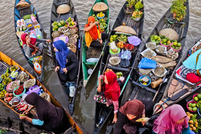 Traders selling their wares to tourists at the traditional lok baintan floating market