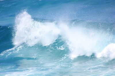 Waves splashing in sea