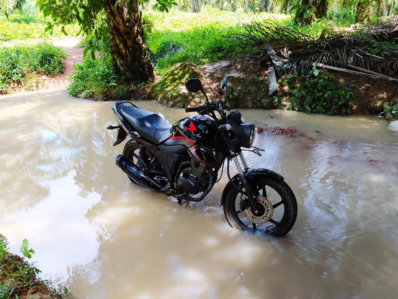 BICYCLE WITH WATER