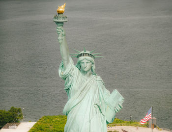 Statue of woman with arms outstretched