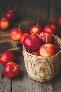 Close-up of apples in basket on table