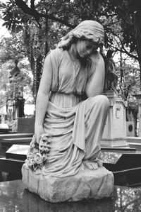 Woman standing in front of a tree