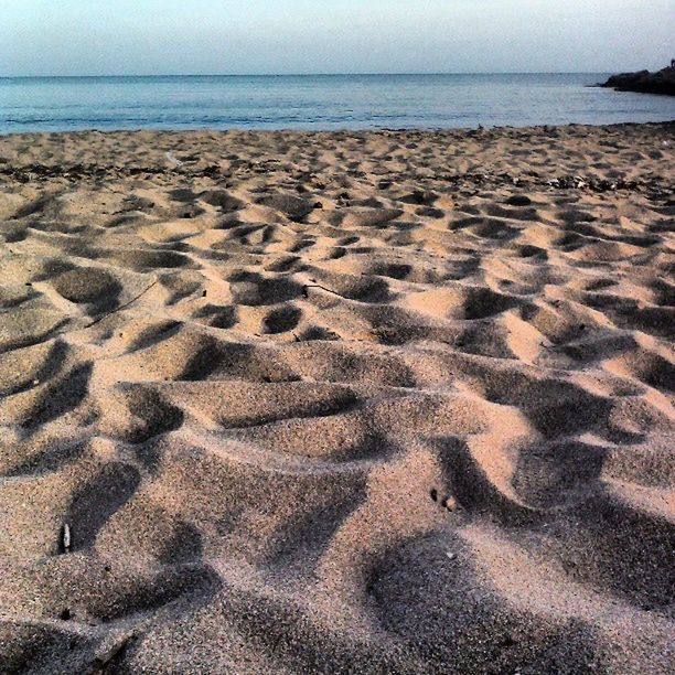 beach, sand, sea, shore, horizon over water, water, tranquility, footprint, tranquil scene, scenics, nature, beauty in nature, wave, surf, sky, sunlight, coastline, vacations, sandy, summer