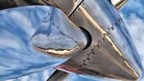 Propeller and prop cone, polished including reflections, high angel view