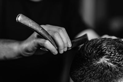 Close-up of woman hand holding leaf