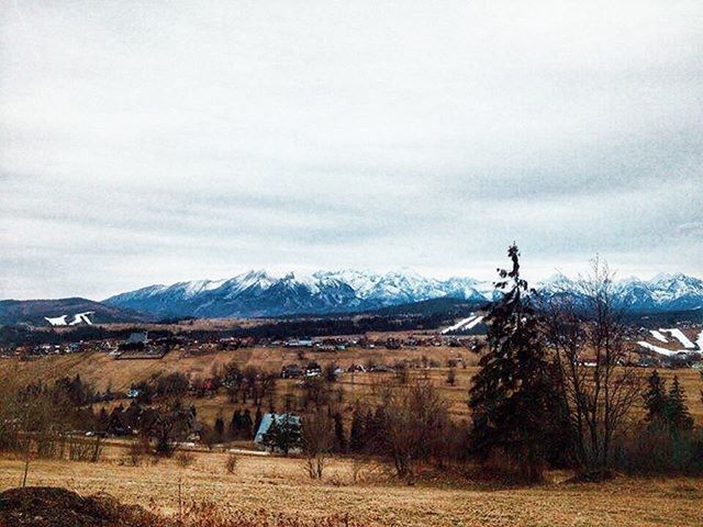 snow, winter, mountain, cold temperature, landscape, mountain range, season, sky, snowcapped mountain, weather, tranquil scene, scenics, tranquility, beauty in nature, field, nature, house, cloud - sky, non-urban scene, covering