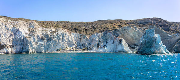 Panoramic view of white beach, akrotiri, santorini, cyclades, greece. shot from sailing boat