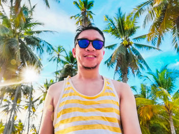 Portrait of man wearing sunglasses against sky