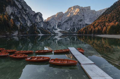 Panoramic view of lake and mountains against sky