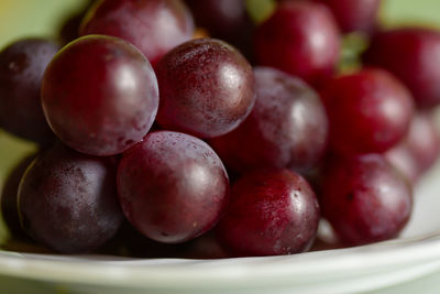 Close-up of grapes in bowl