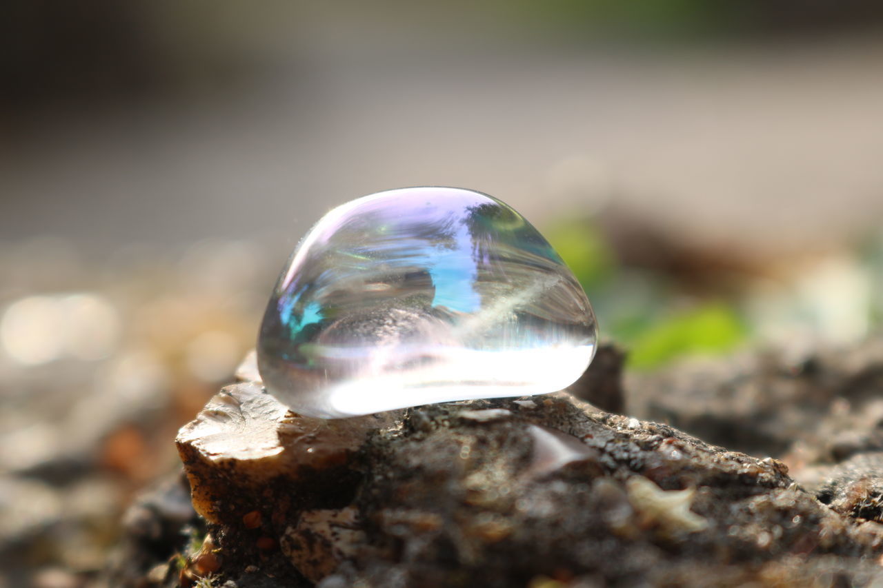 CLOSE-UP OF BUBBLES ON ROCKS