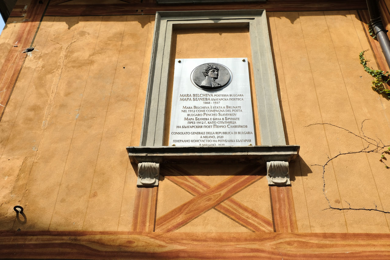 LOW ANGLE VIEW OF SIGNBOARD ON WALL