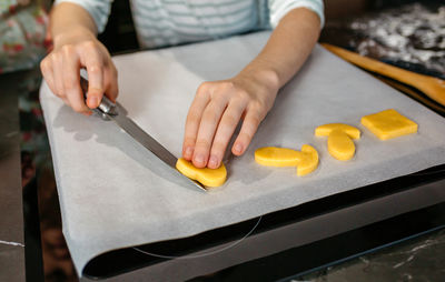 Midsection of man preparing food on table