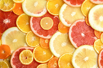 Citrus fruits cut into round piece