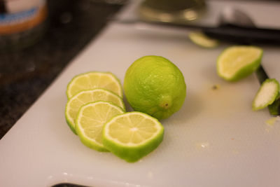 Close-up of lemon slices on cutting board