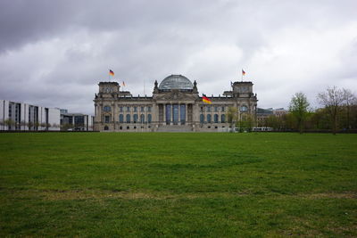 View of reichstag against cloudy sky