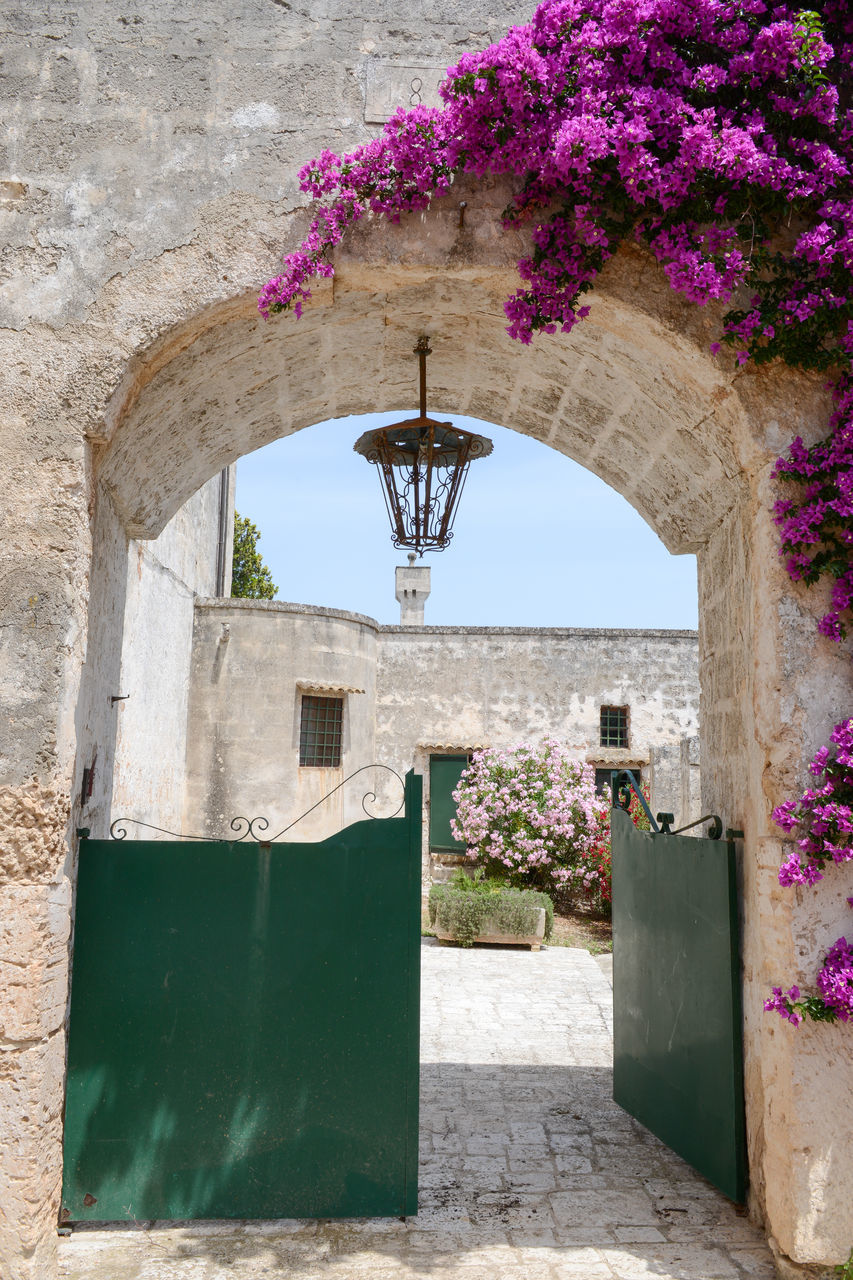 BUILT STRUCTURE ON STREET BY WALL