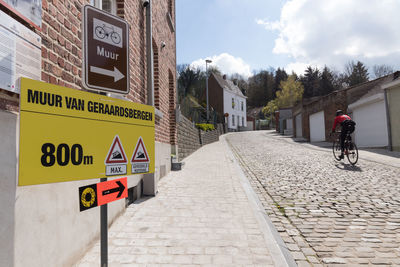 Muur van geraardsbergen, belgium, road sign at ronde van vlaanderen uci elite road cycling event