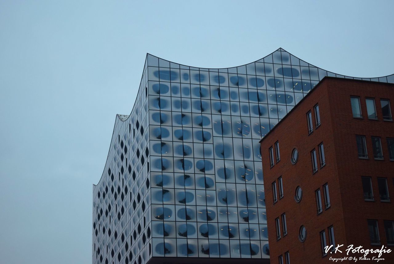 LOW ANGLE VIEW OF OFFICE BUILDING AGAINST SKY