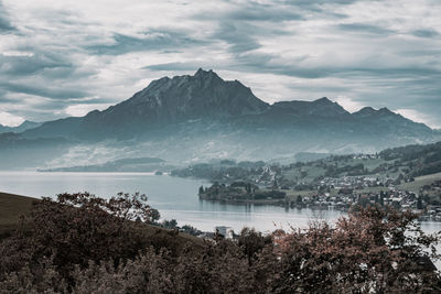 Vierwaldstättersee und pilatus 