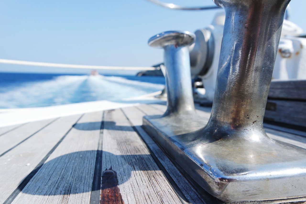 metal, close-up, focus on foreground, selective focus, railing, group of objects, no people, stone material