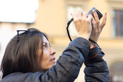 Portrait of photographer woman unfocused background at florence, italy. 50mm lens