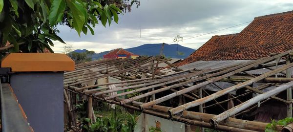 Panoramic view of buildings and mountains against sky