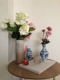 White roses in vase on table