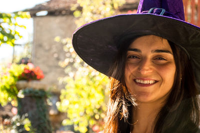 Portrait of smiling young woman wearing hat