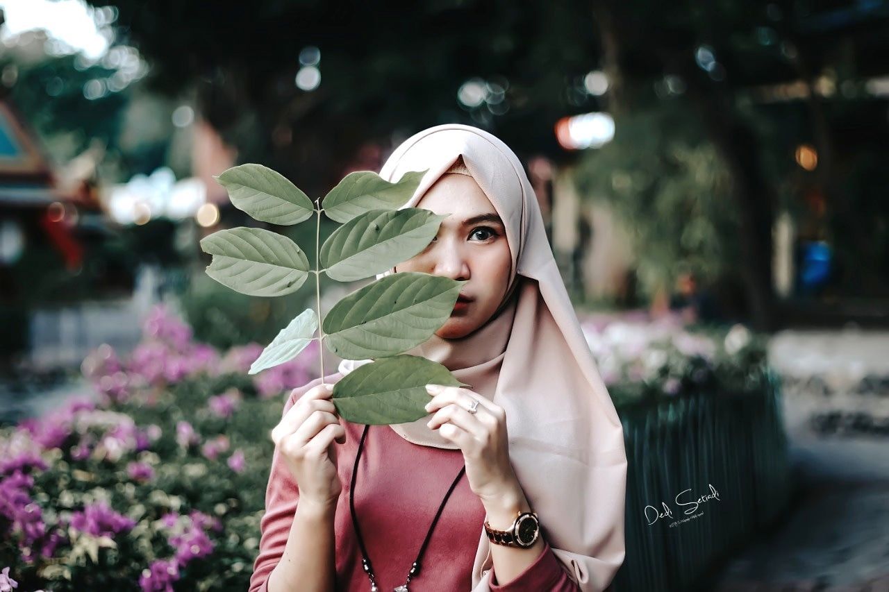 women, adult, plant, one person, young adult, bride, spring, nature, flower, portrait, flowering plant, female, clothing, lifestyles, fashion, beauty in nature, outdoors, city, leaf, person, freshness, emotion, dress, street, plant part, waist up, focus on foreground, fashion accessory, hat