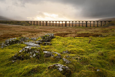 Arch bridge against sky