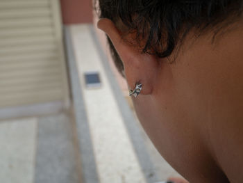 Close-up portrait of teenage girl against wall